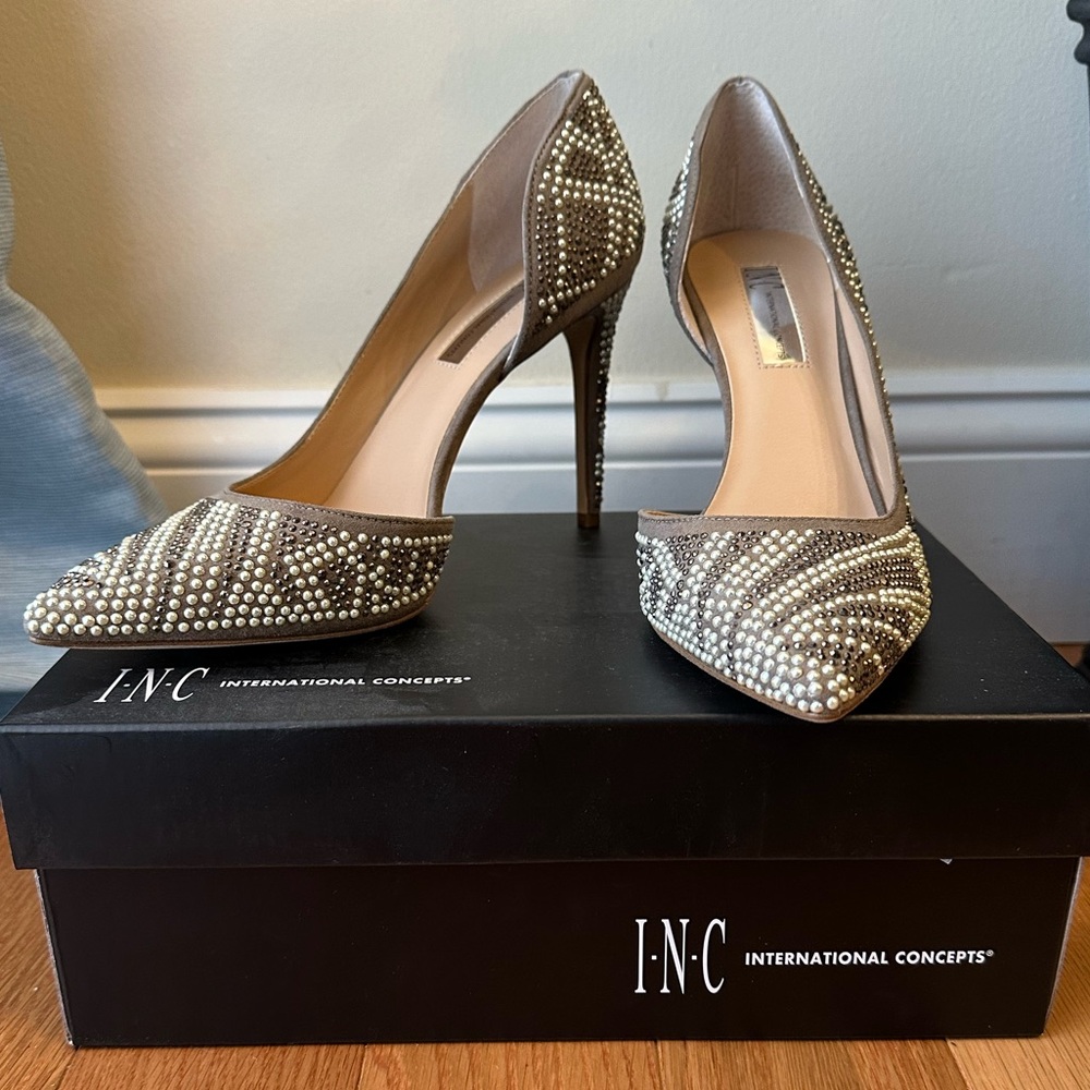 INC pearl and taupe-colored crystals size 8.5 NWOT